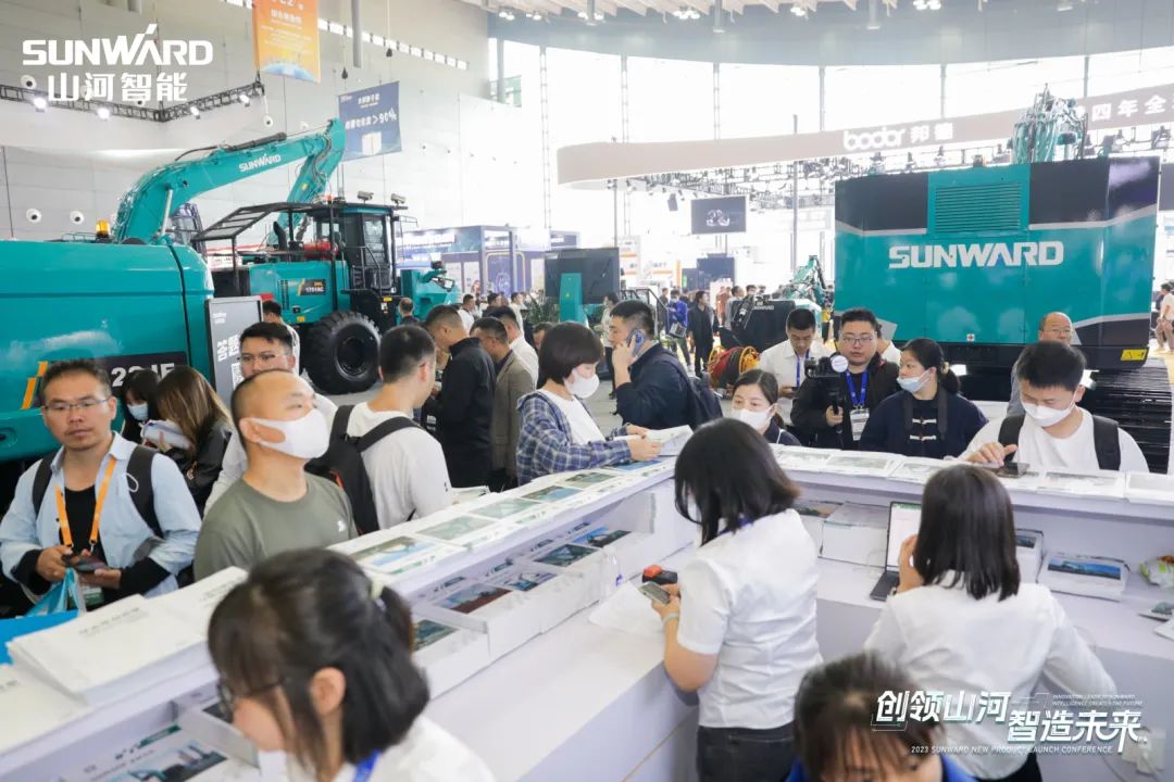 2023 CICEE | ezweb易利娱乐平台智能亮相2023长沙国际工程机械展！智能化、电动化产品站C位