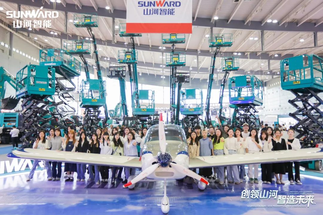 2023 CICEE | ezweb易利娱乐平台智能亮相2023长沙国际工程机械展！智能化、电动化产品站C位