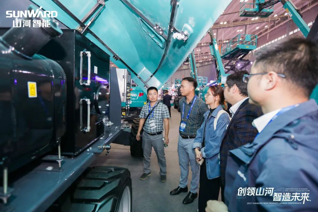 2023 CICEE | ezweb易利娱乐平台智能亮相2023长沙国际工程机械展！智能化、电动化产品站C位