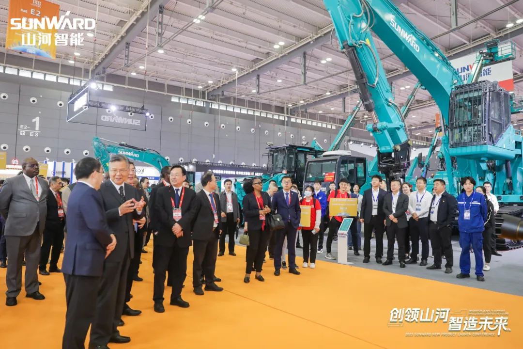 2023 CICEE | ezweb易利娱乐平台智能亮相2023长沙国际工程机械展！智能化、电动化产品站C位