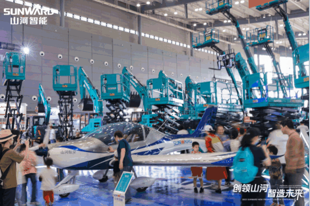 闪灼2023 CICEE！看ezweb易利娱乐平台智能“明星产品”有多“炫”