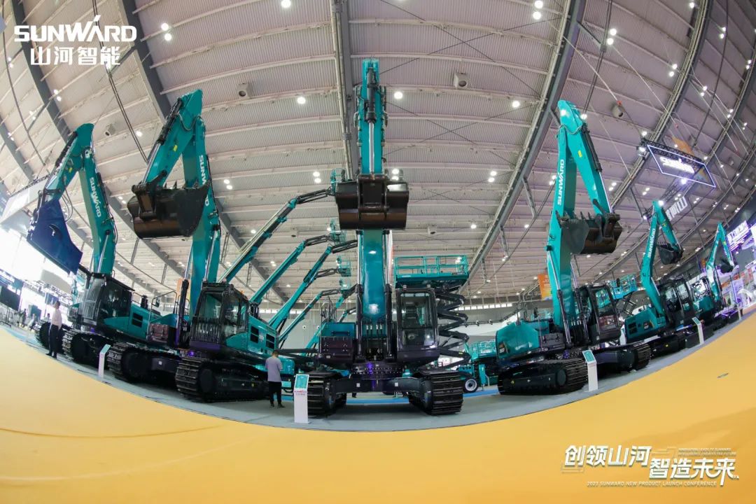 闪灼2023 CICEE！看ezweb易利娱乐平台智能“明星产品”有多“炫”