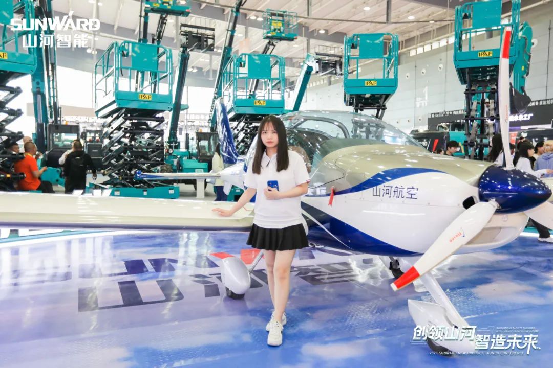 闪灼2023 CICEE！看ezweb易利娱乐平台智能“明星产品”有多“炫”