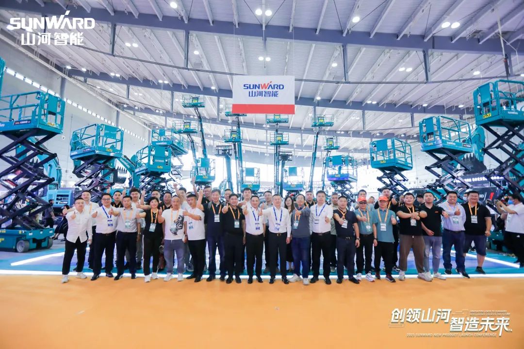 聚焦电动化、智能化！ezweb易利娱乐平台智能全系列高空机械产品亮相长沙展