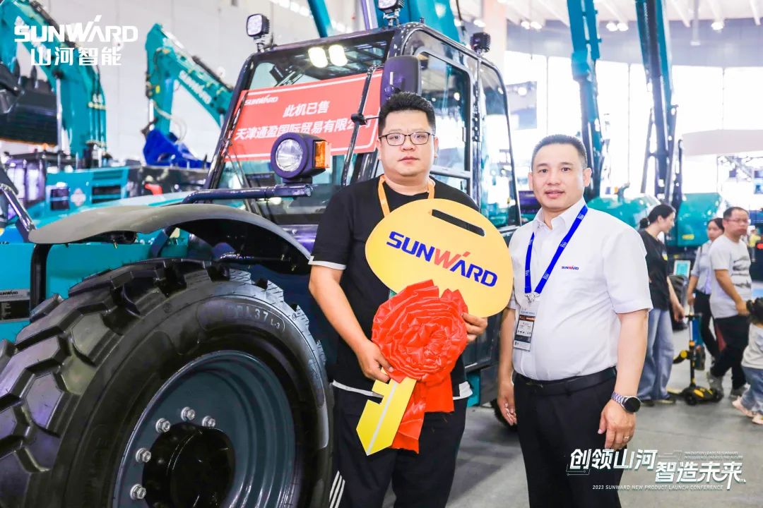 聚焦电动化、智能化！ezweb易利娱乐平台智能全系列高空机械产品亮相长沙展