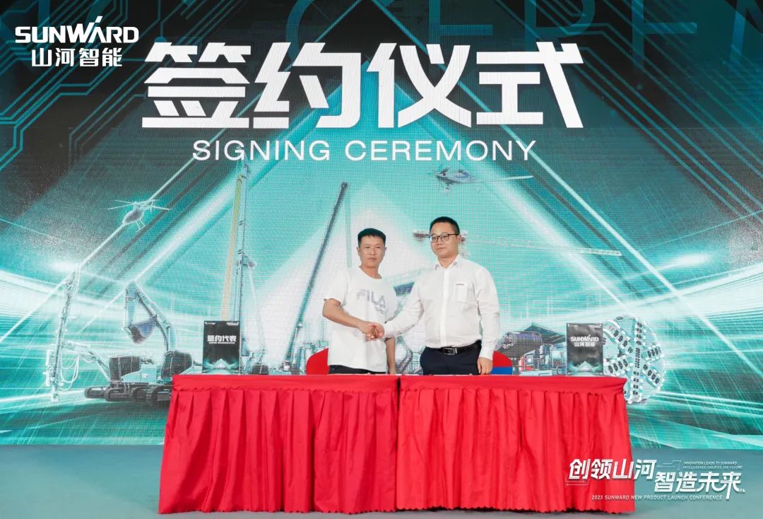 聚焦电动化、智能化！ezweb易利娱乐平台智能全系列高空机械产品亮相长沙展