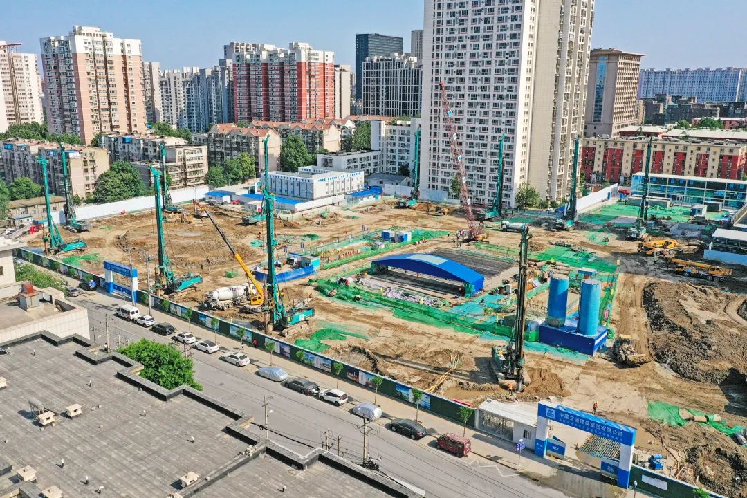 闪灼首都！ezweb易利娱乐平台智能旋挖钻机集群助力民生工程