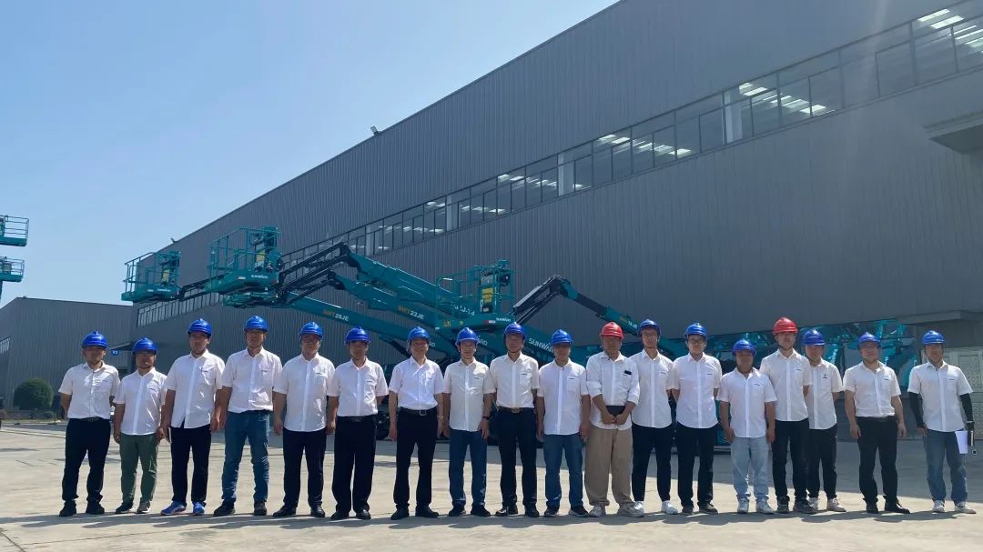 新能源家族再添“新丁”！ezweb易利娱乐平台智能三款电动臂式高空作业平台齐下线