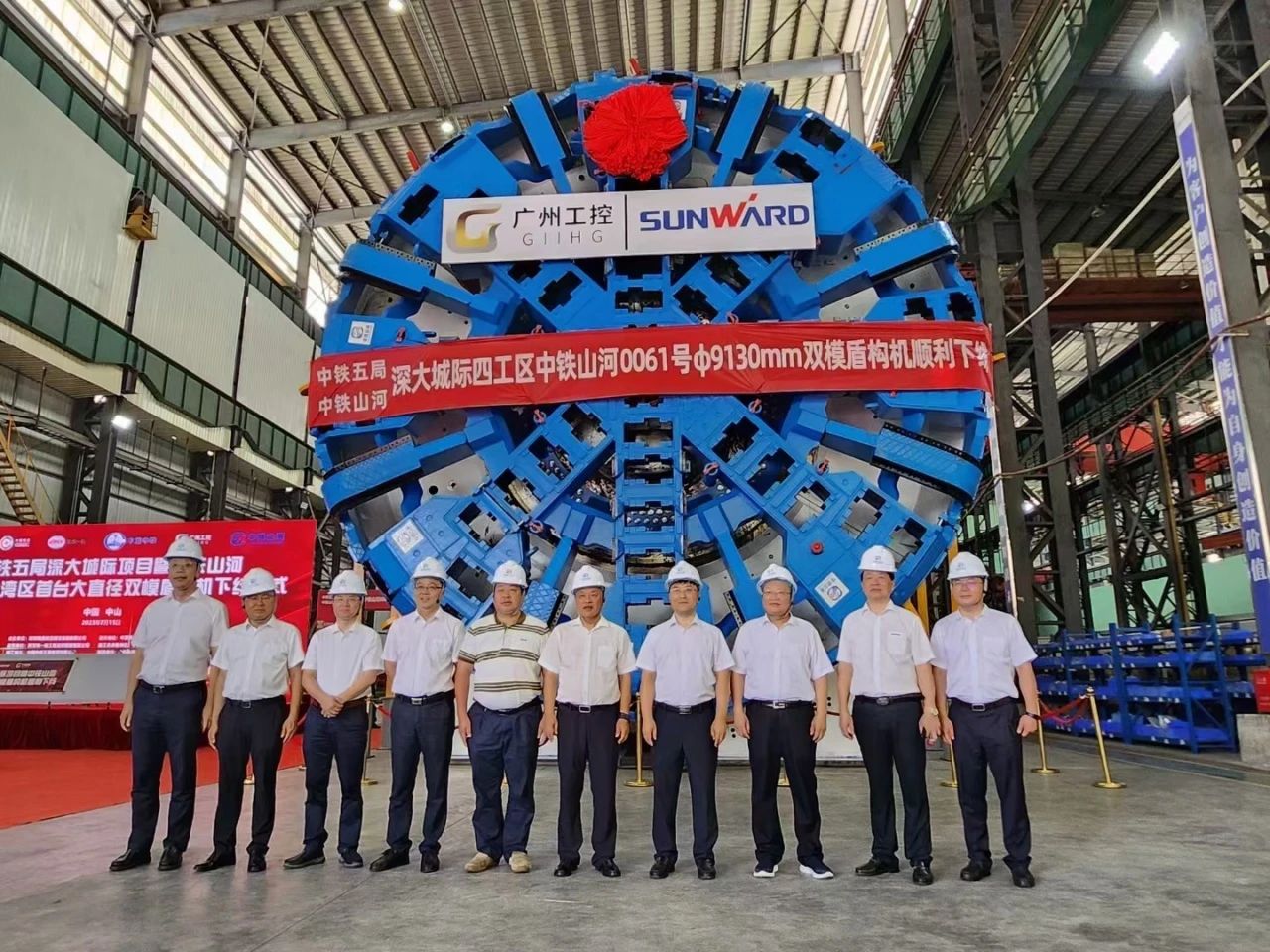 中铁ezweb易利娱乐平台粤港澳大湾区首台大直径双模盾构机乐成下线