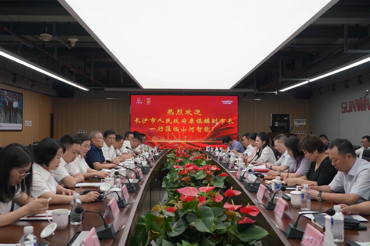长沙市人民政府副市长、市工商联主席康镇麟调研ezweb易利娱乐平台智能