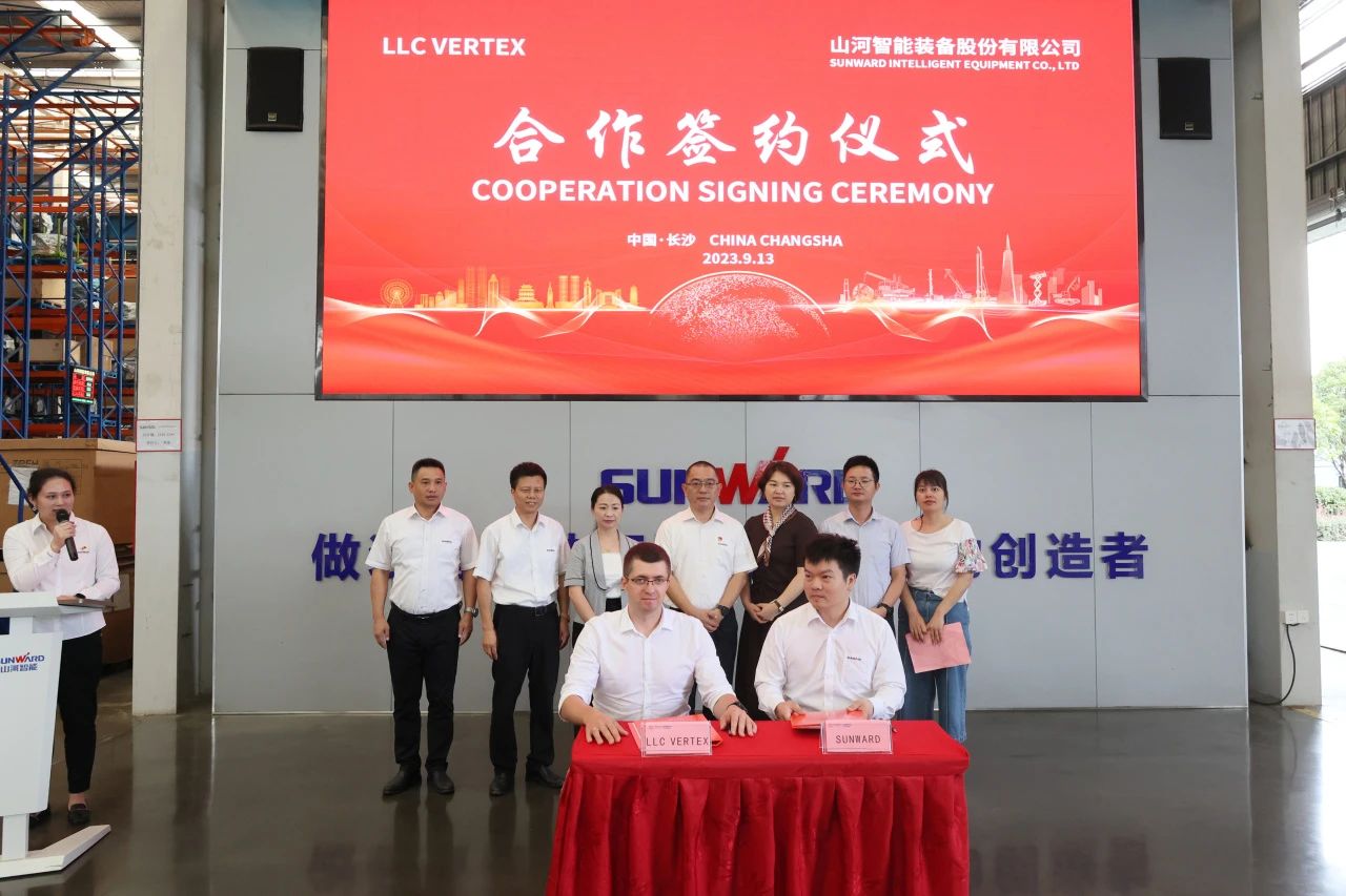 一连进军国际市。zweb易利娱乐平台智能近百台装备集中发货