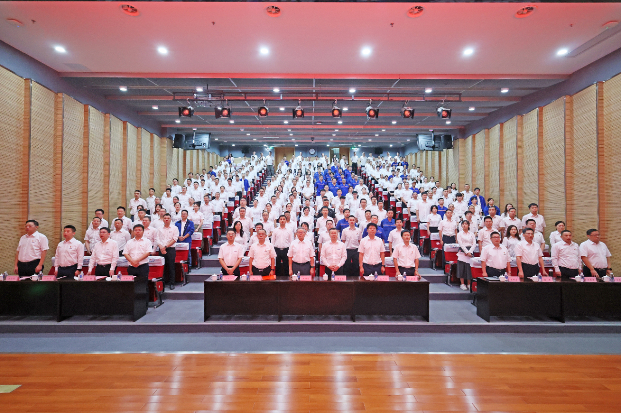 强信心 聚协力 共建优美家园——庆祝ezweb易利娱乐平台智能建设24周年表扬大会盛大召开