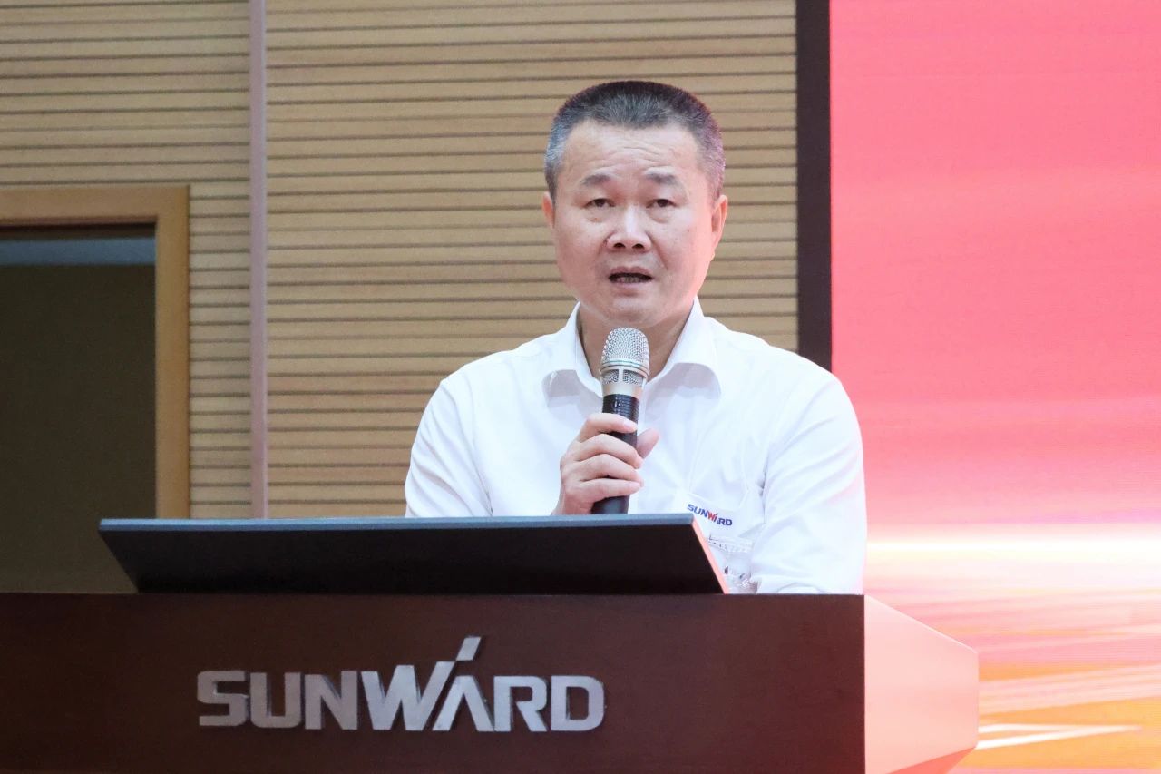 强信心 聚协力 共建优美家园——庆祝ezweb易利娱乐平台智能建设24周年表扬大会盛大召开