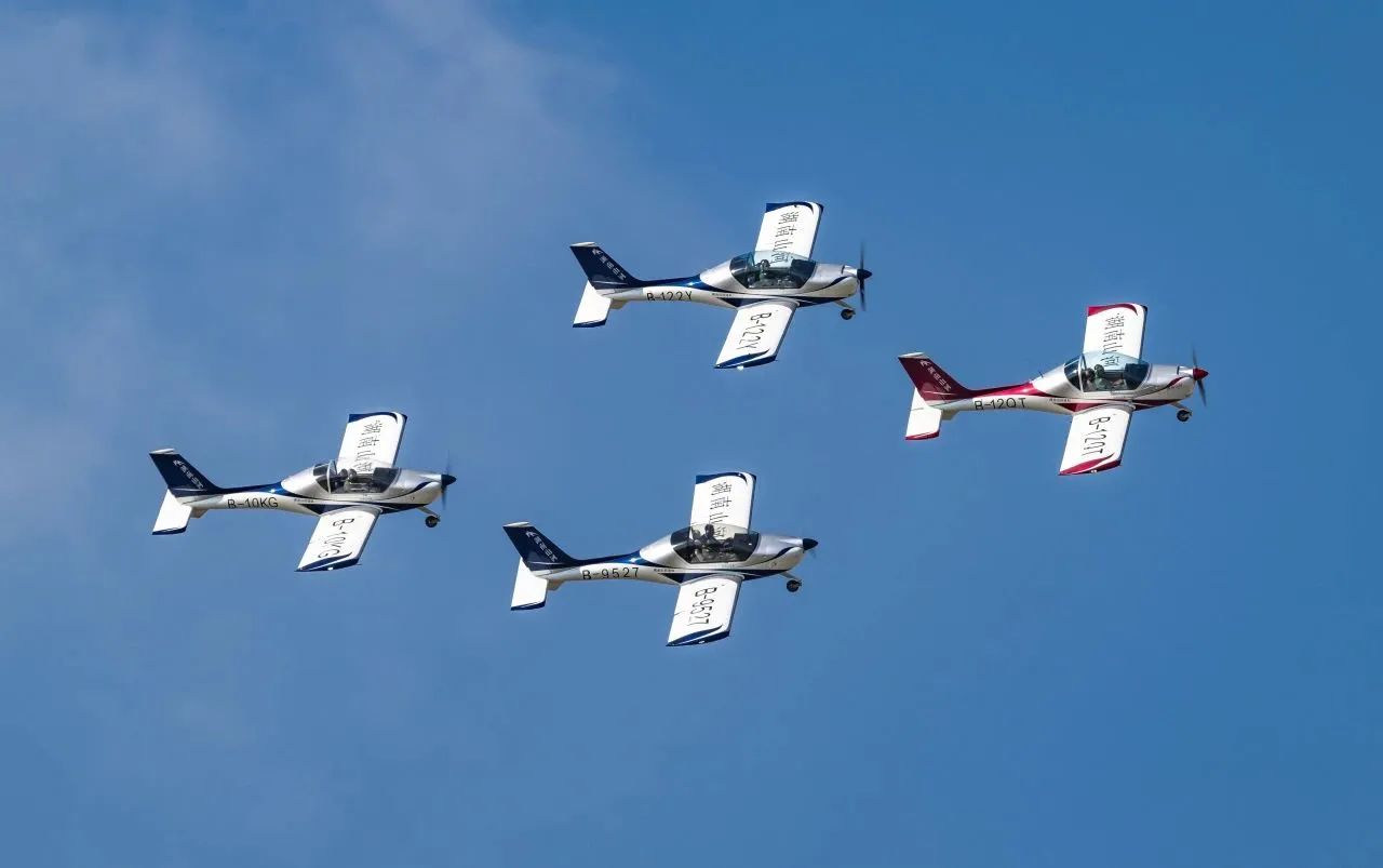 央媒聚焦！一起见证首届亚洲通用航空展上的ezweb易利娱乐平台风范