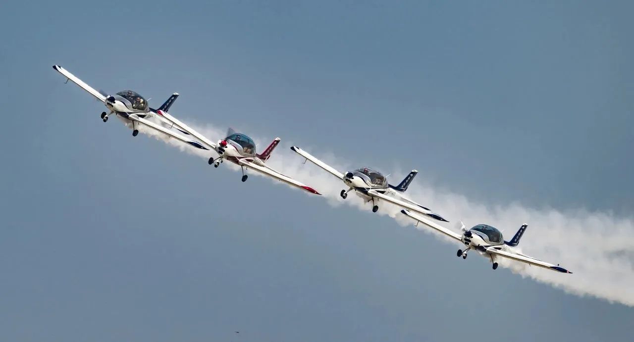 央媒聚焦！一起见证首届亚洲通用航空展上的ezweb易利娱乐平台风范