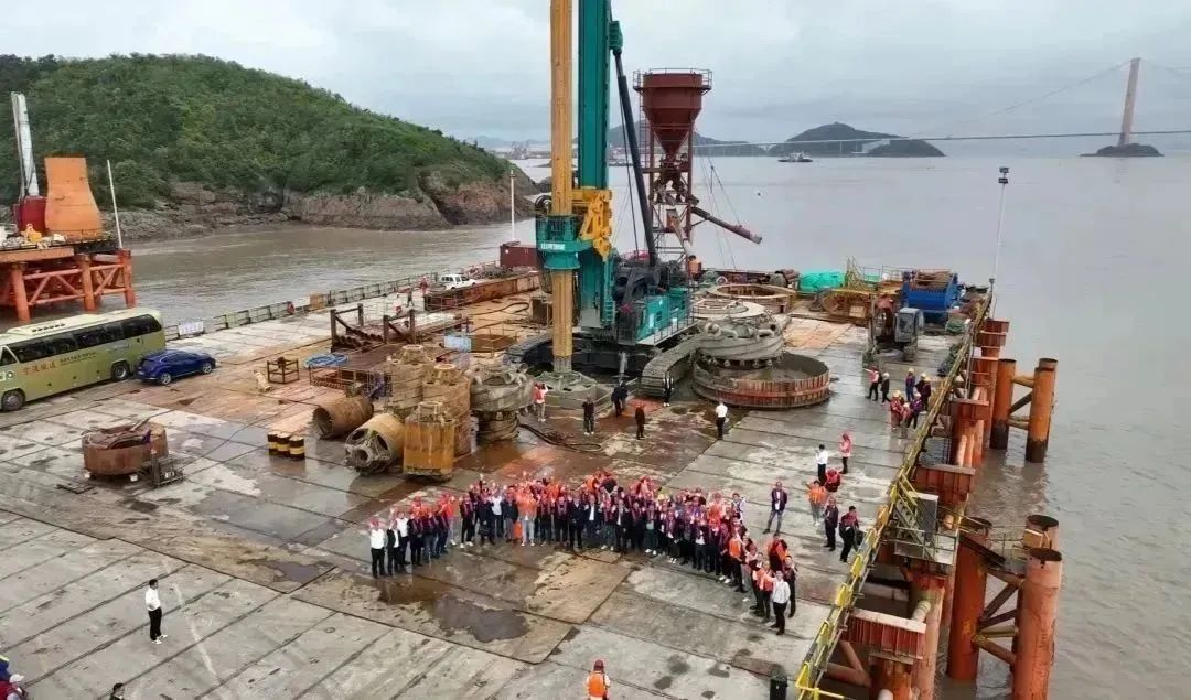 周全告捷！ezweb易利娱乐平台智能超等旋挖钻机圆满完成甬舟铁路西堠门公铁两用大桥桩基施工使命