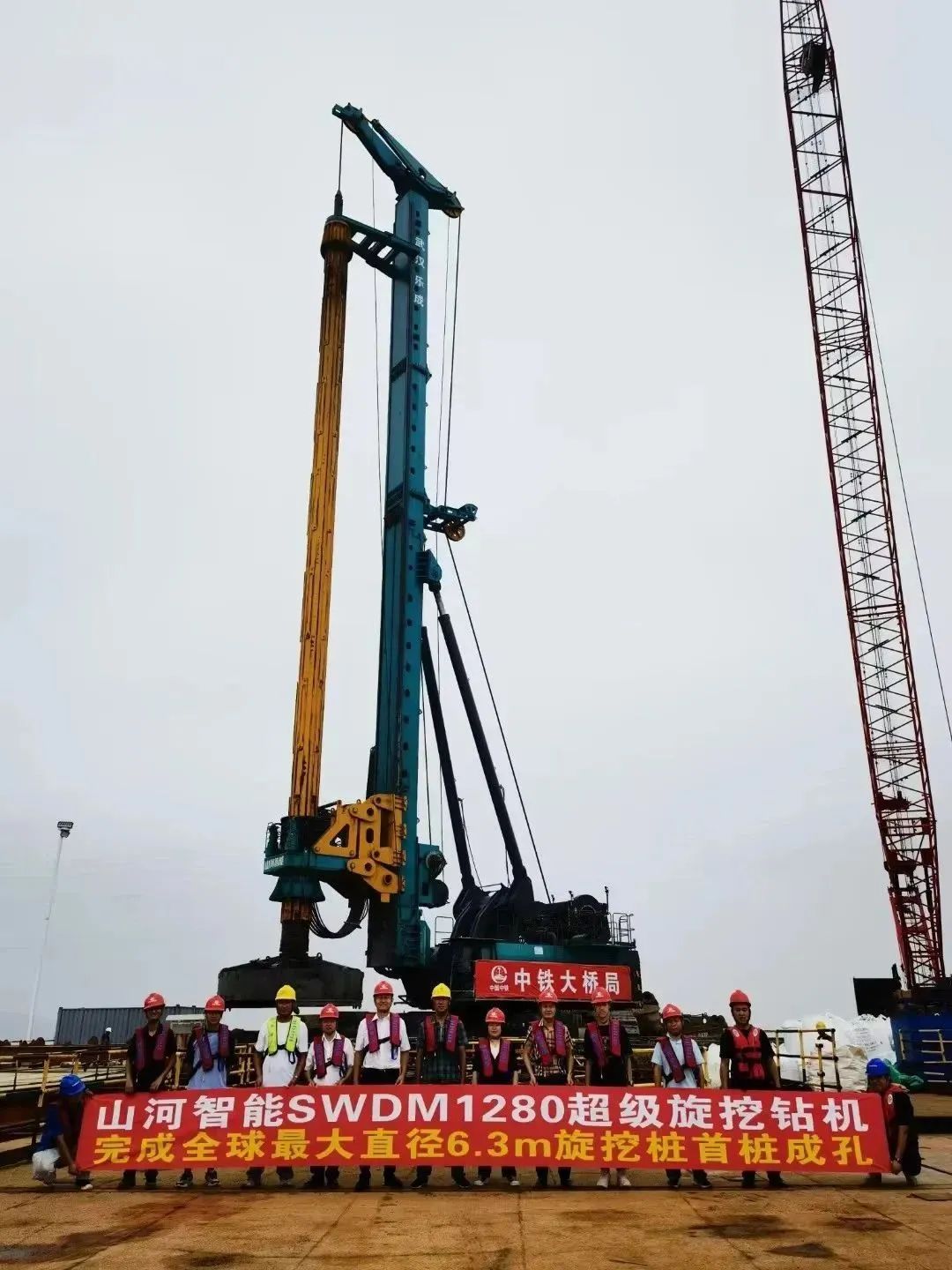 周全告捷！ezweb易利娱乐平台智能超等旋挖钻机圆满完成甬舟铁路西堠门公铁两用大桥桩基施工使命