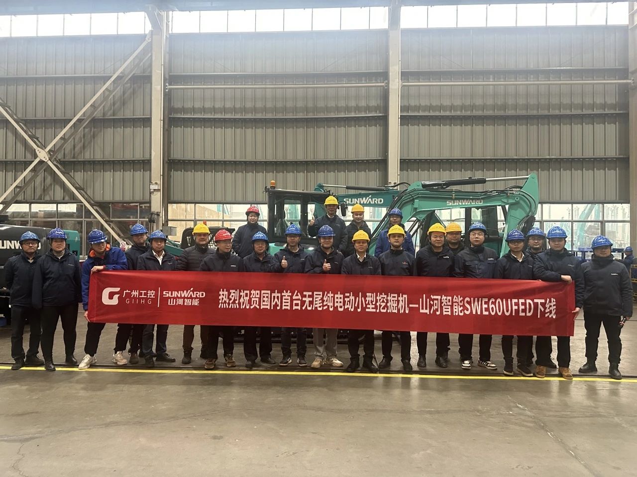 绿色上新！ezweb易利娱乐平台智能SWE60UFED纯电动无尾挖掘机乐成下线