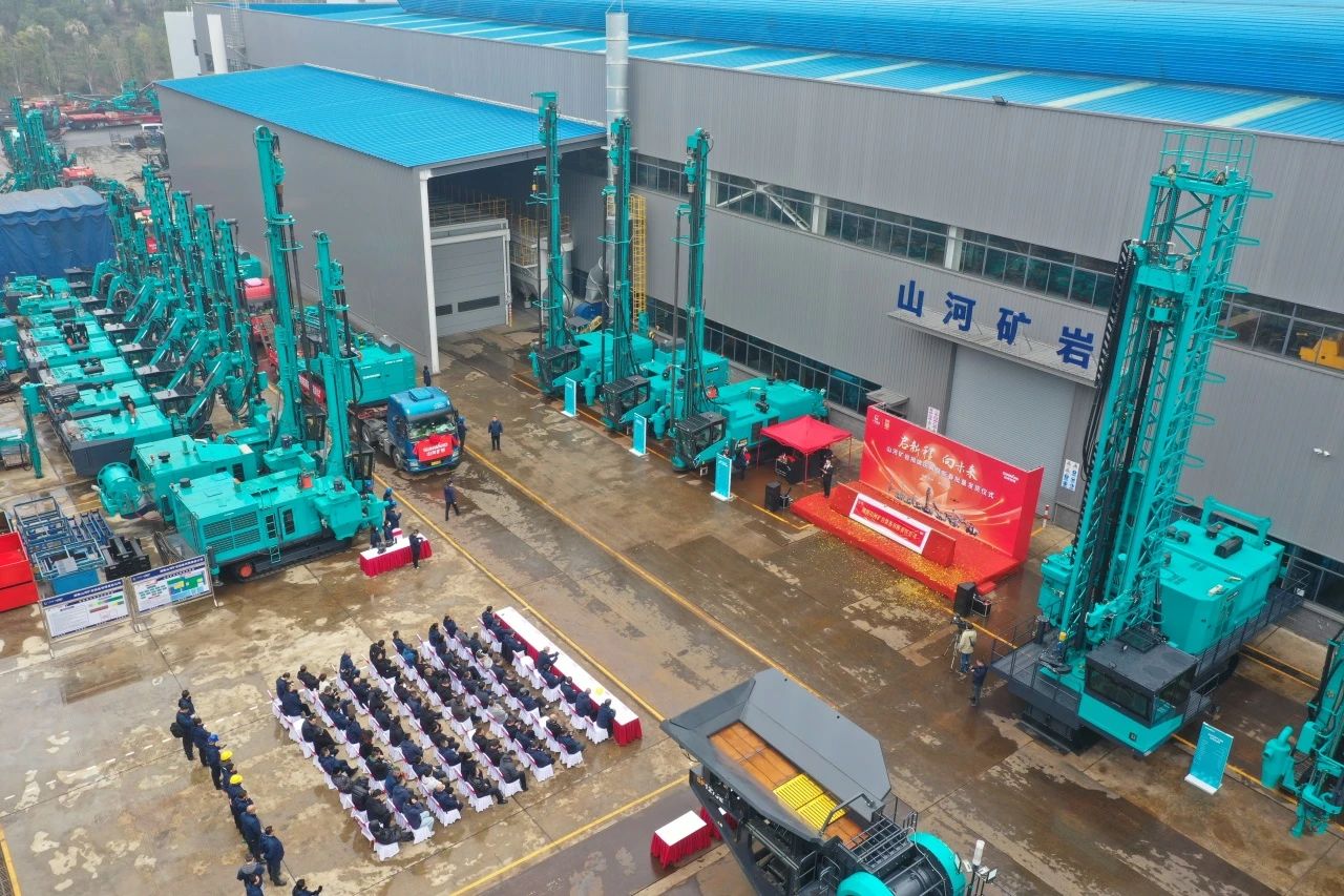 启新程，向未来！ezweb易利娱乐平台矿岩揭牌庆典暨新春发货仪式圆满举行
