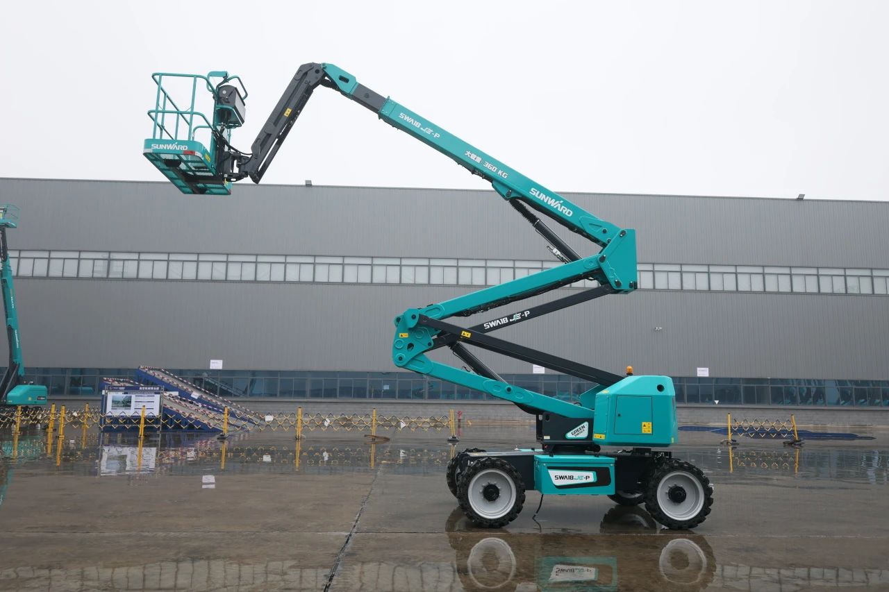 又双叒叕上新了！ezweb易利娱乐平台智能首款双载荷电动曲臂式高空作业平台顺遂下线