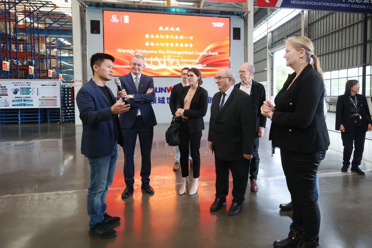 蒙达尔纪市代表团一行考察ezweb易利娱乐平台智能