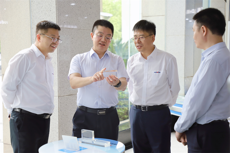 “双向奔赴 相助共赢”ezweb易利娱乐平台智能与中钨高新签署战略相助协议