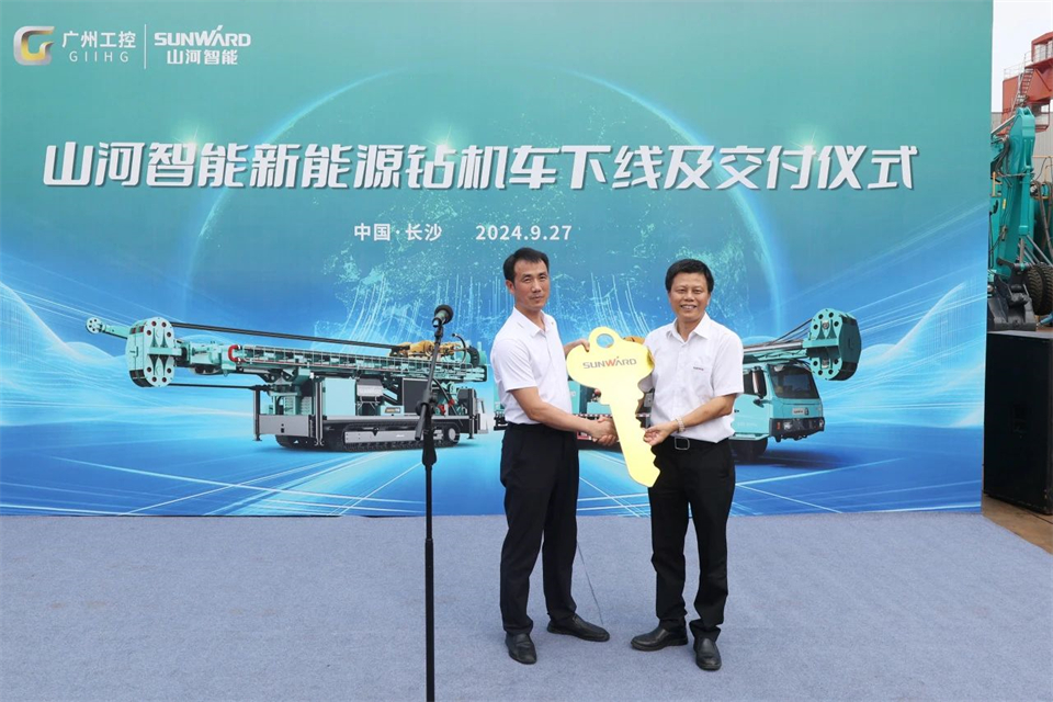 引领绿色科技新篇章！ezweb易利娱乐平台智能新能源钻机乐成交付