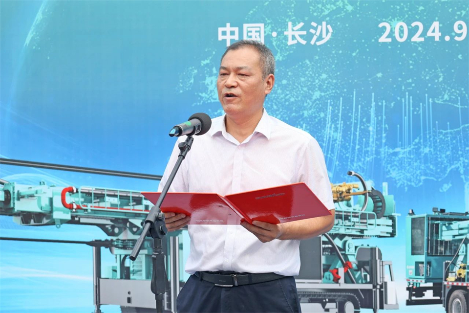 引领绿色科技新篇章！ezweb易利娱乐平台智能新能源钻机乐成交付