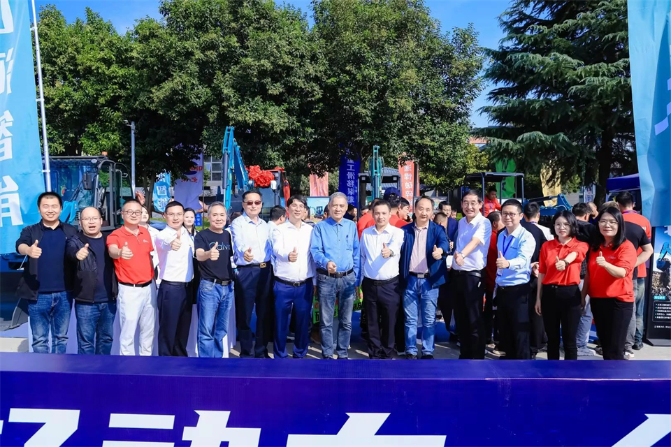 展现“掘”对实力！ezweb易利娱乐平台智能亮相2024微挖大会暨小型装备大会