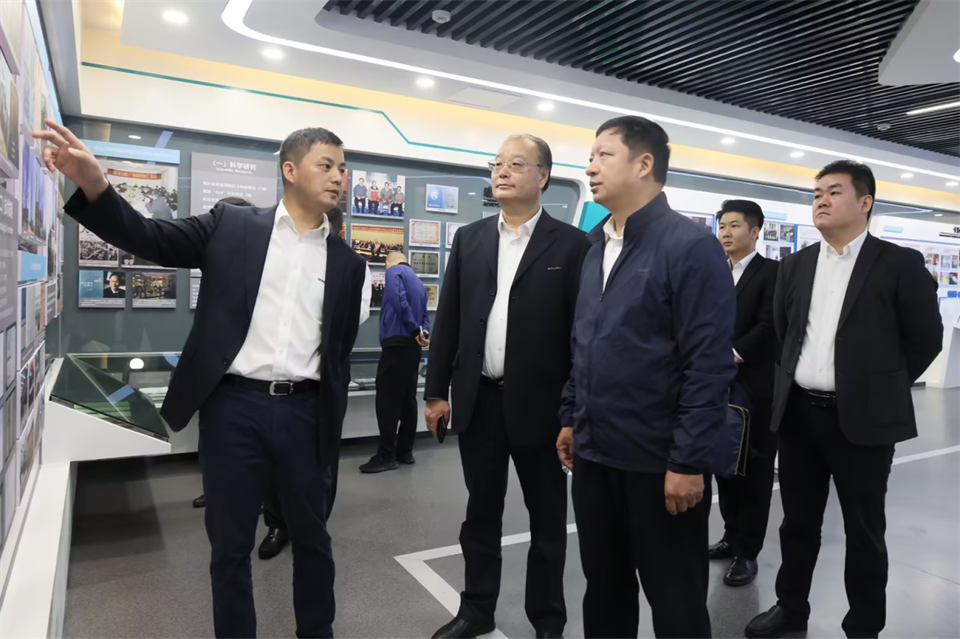 同船出海，共赢未来！中铁九局副总司理刘峻峰一行到访ezweb易利娱乐平台智能