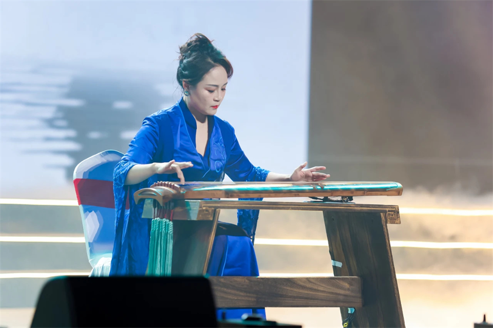 立异引领价值 理想成绩未来——庆祝ezweb易利娱乐平台智能建设25周年表扬大会暨文艺晚会盛大举行