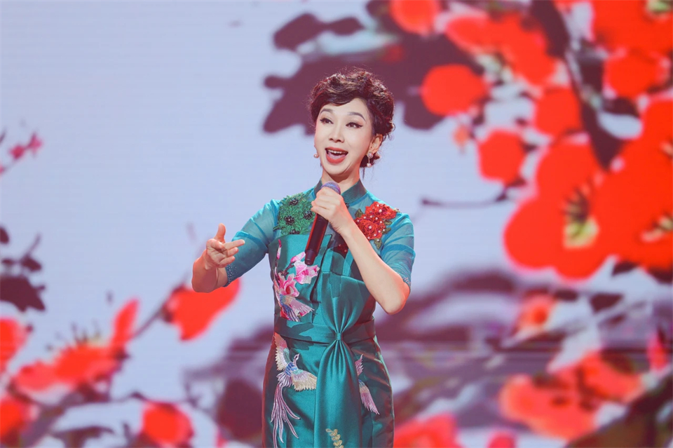 立异引领价值 理想成绩未来——庆祝ezweb易利娱乐平台智能建设25周年表扬大会暨文艺晚会盛大举行
