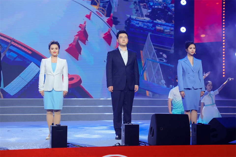 立异引领价值 理想成绩未来——庆祝ezweb易利娱乐平台智能建设25周年表扬大会暨文艺晚会盛大举行