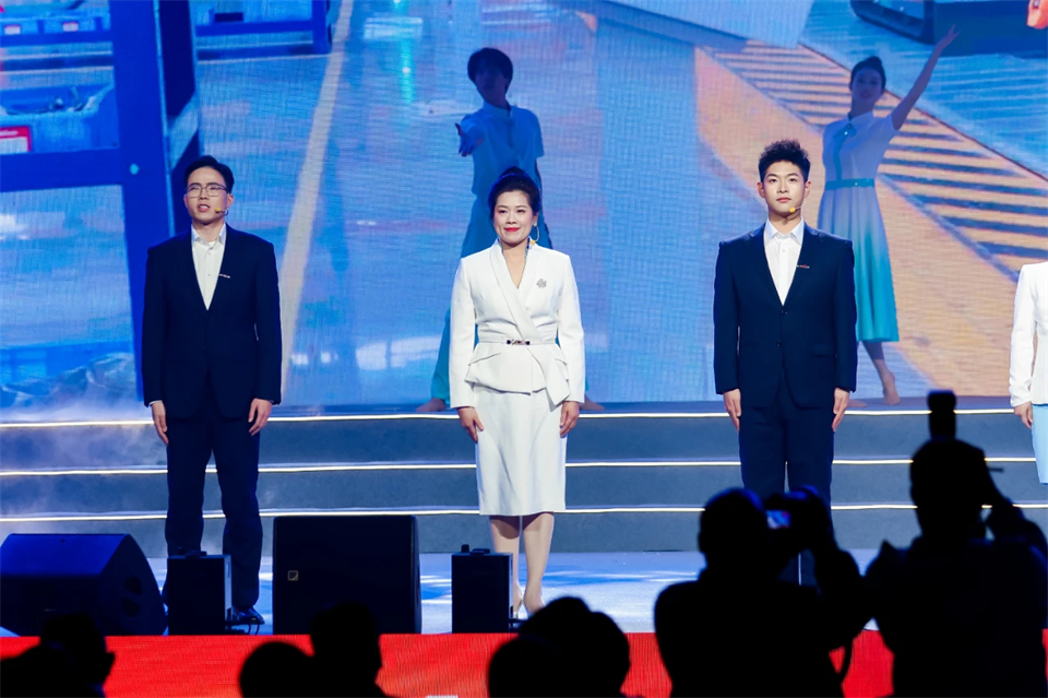 立异引领价值 理想成绩未来——庆祝ezweb易利娱乐平台智能建设25周年表扬大会暨文艺晚会盛大举行