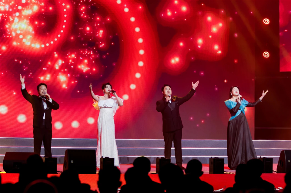 立异引领价值 理想成绩未来——庆祝ezweb易利娱乐平台智能建设25周年表扬大会暨文艺晚会盛大举行