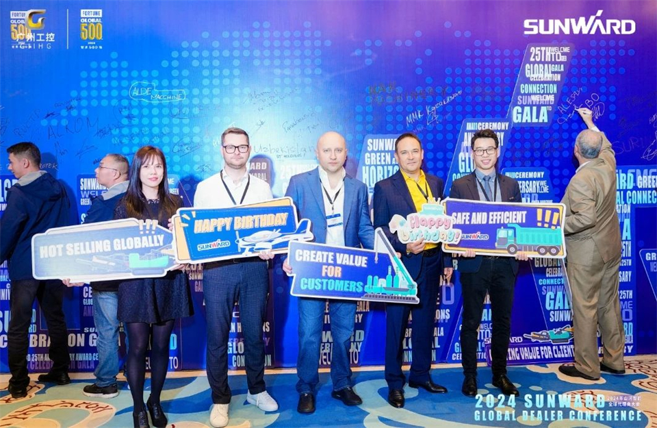 立异驱动相助，ezweb易利娱乐平台智能全球署理商大会乐成举行