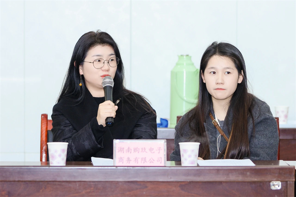 长龙街道、ezweb易利娱乐平台智能召开首届年货盛惠暨送春联文化惠民活动事情聚会
