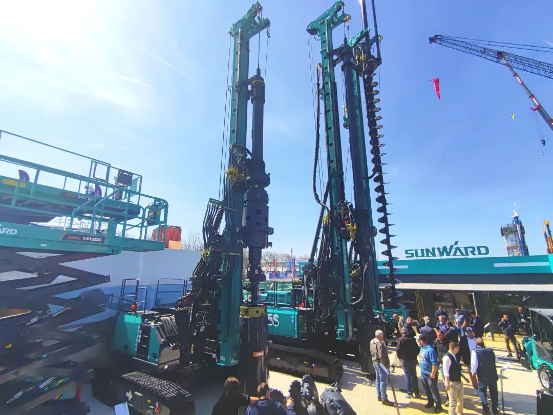 Bauma 2025 | 高端定制！ezweb易利娱乐平台智能Pro系列旋挖钻机燃爆全场