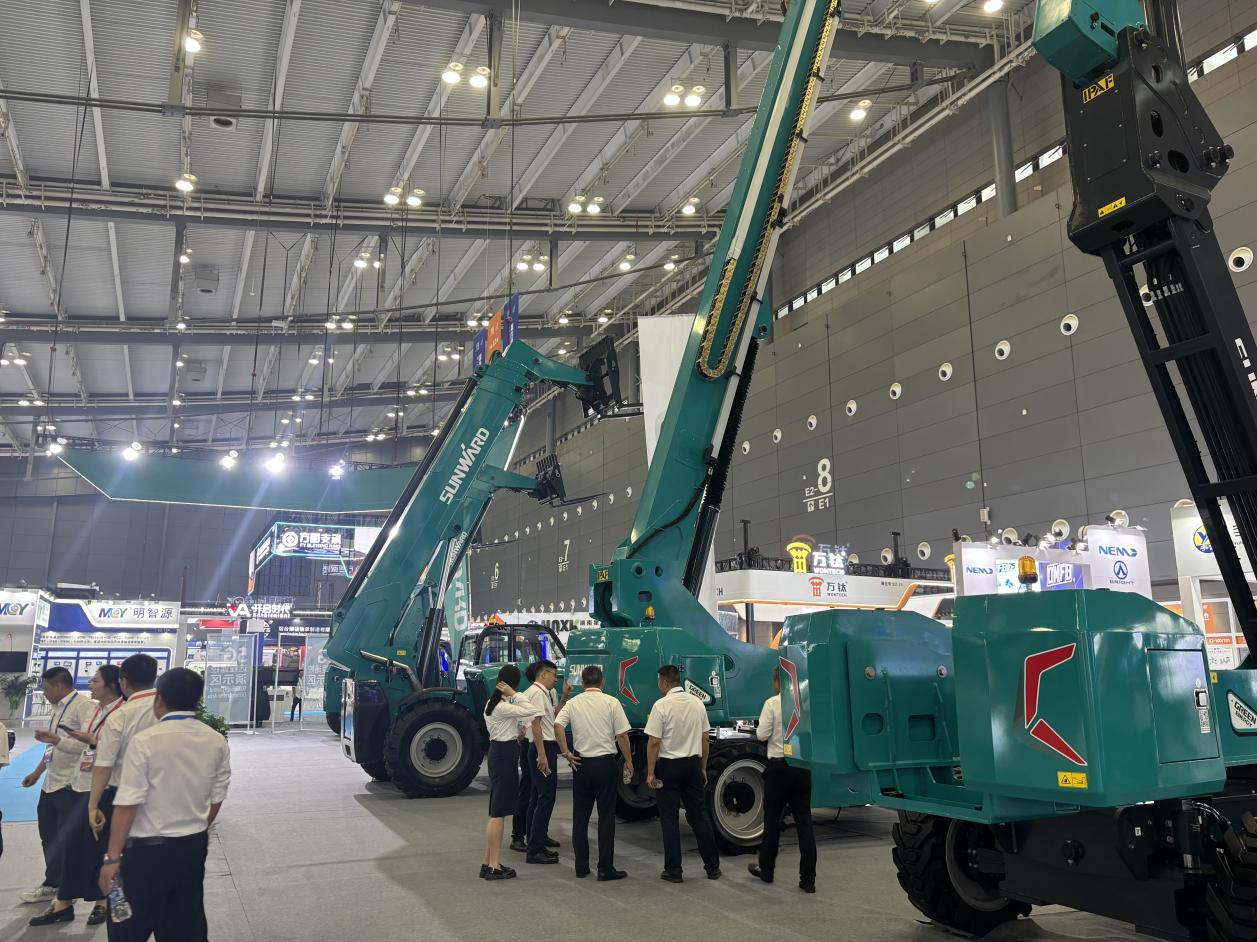 2025 CICEE | ezweb易利娱乐平台智能SWT34JE-P电动直臂式高空作业平台重磅宣布！