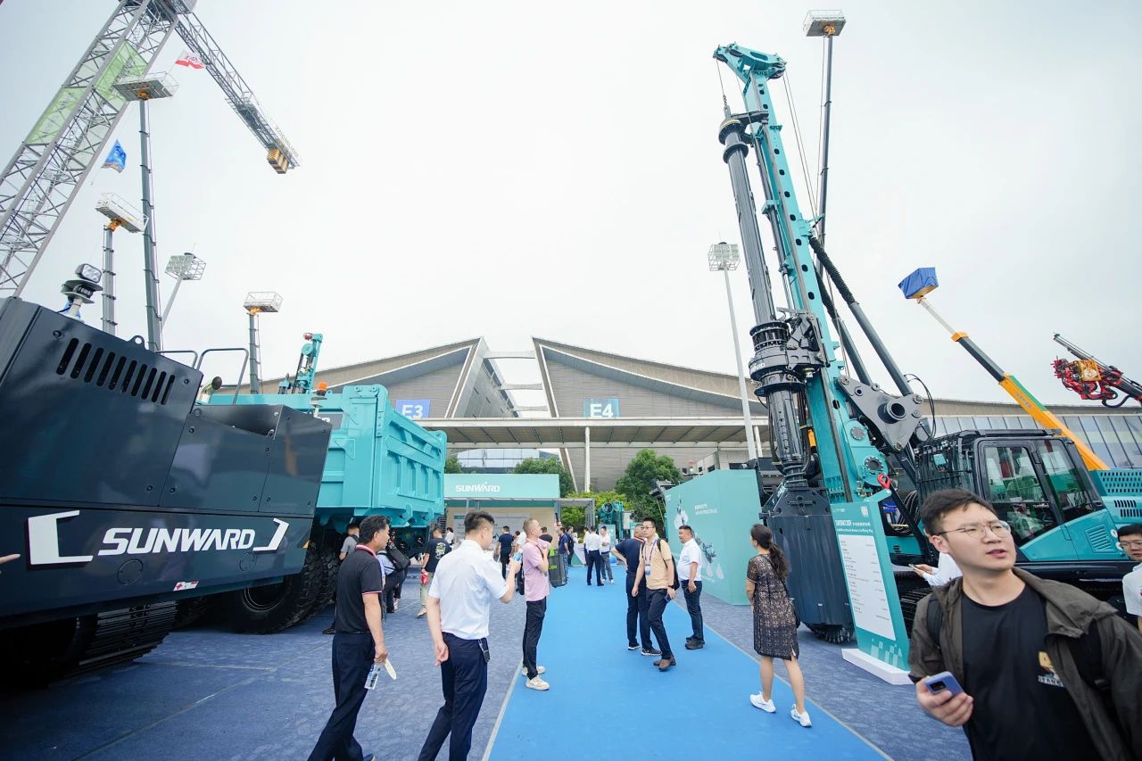 2025 CICEE | 为客户创立价值，ezweb易利娱乐平台智能客户交流会圆满举行