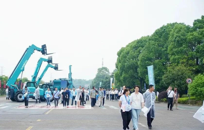 2025 CICEE | 为客户创立价值，ezweb易利娱乐平台智能客户交流会圆满举行