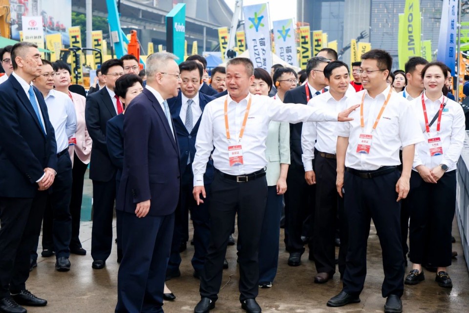 2025 CICEE | ezweb易利娱乐平台智能实力闪灼2025长沙国际工程机械展