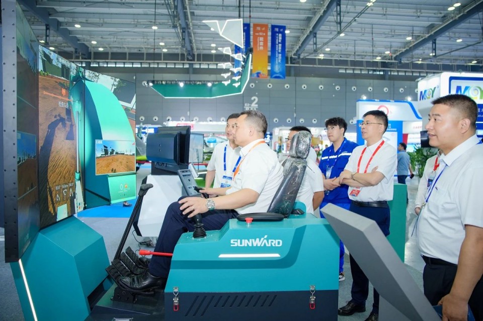 2025 CICEE | ezweb易利娱乐平台智能实力闪灼2025长沙国际工程机械展