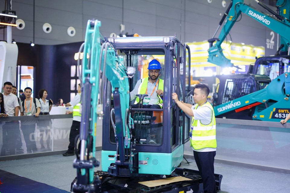 2025 CICEE | ezweb易利娱乐平台智能实力闪灼2025长沙国际工程机械展