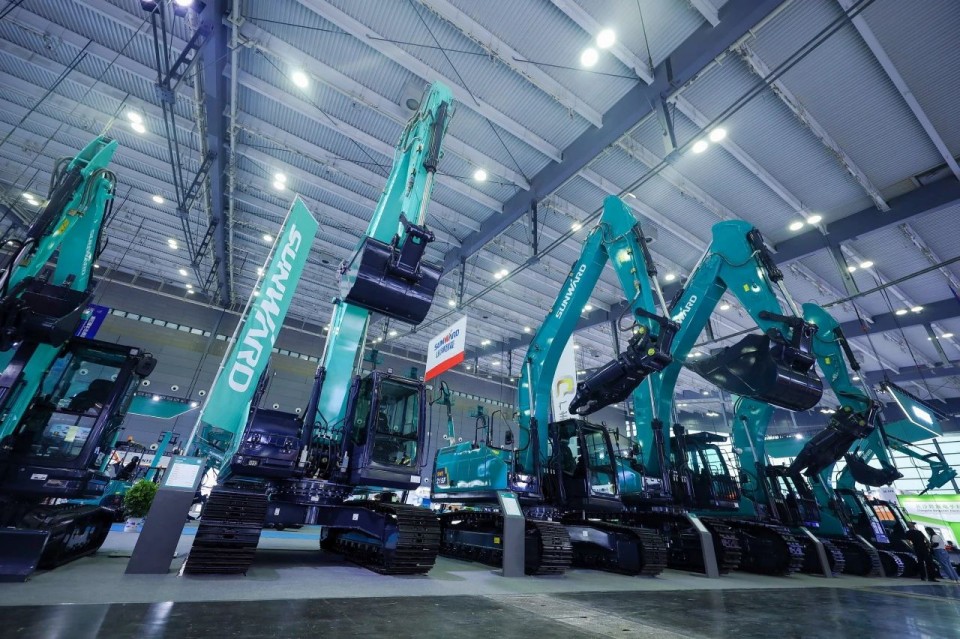 2025 CICEE | 从简单工具迈向多元化解决计划，ezweb易利娱乐平台智能泛起非凡挖掘机风范