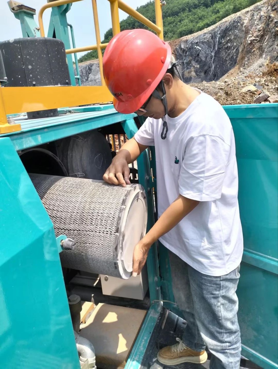跨越ezweb易利娱乐平台万里 智启效劳新程——ezweb易利娱乐平台矿岩“效劳万里行”活动走进海螺水泥