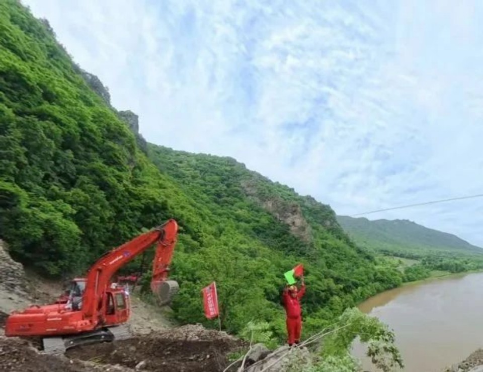硬核破解“最后一公里”难题，ezweb易利娱乐平台智能应抢救援装备助力“应急使命·2025”演习！