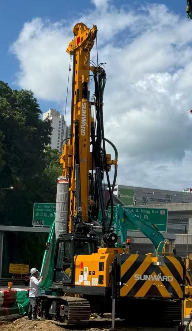 硬核首秀！ezweb易利娱乐平台智能SWDTH800大直径潜孔锤钻机进击香港市场