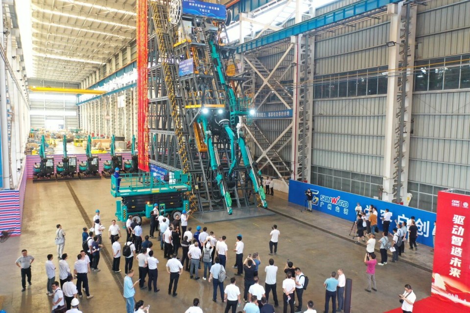斜井开挖钻护一体化妆备乐成下线，实现地下工程装备重大突破