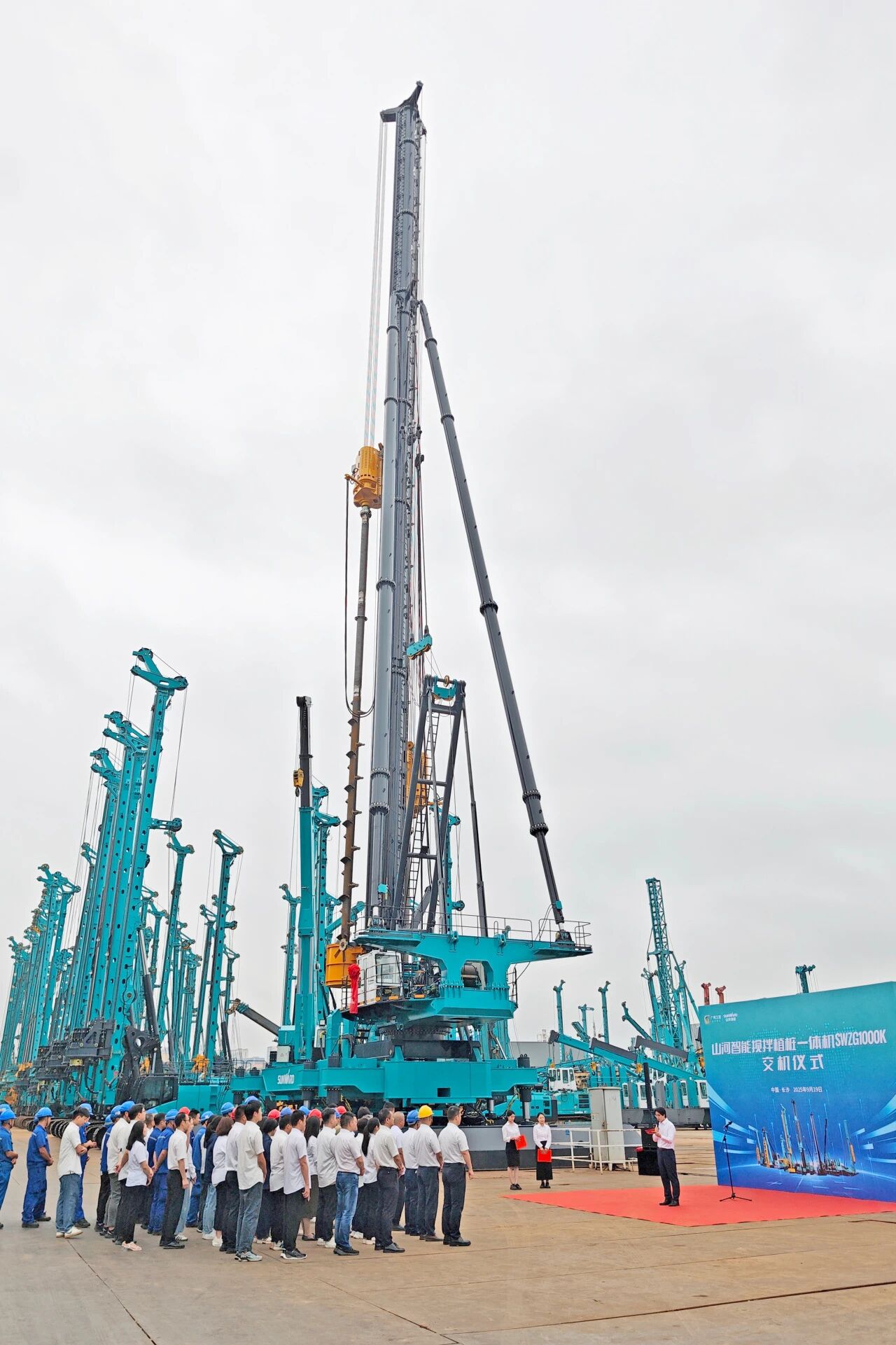 破局深基施工！ezweb易利娱乐平台智能搅拌中掘植桩一体机重磅交付